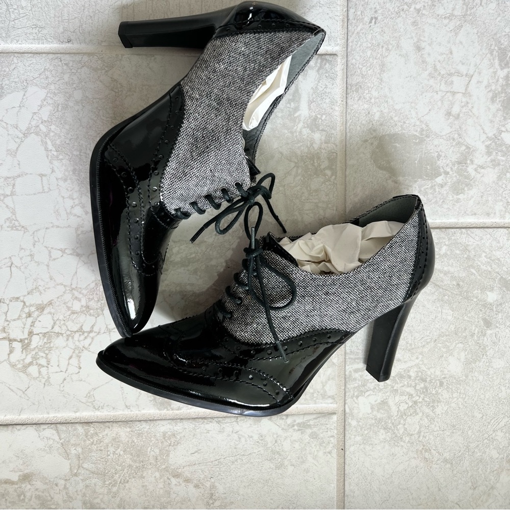 Black & Grey Patent Leather Mark Fisher High Heel Oxford Spectator Pumps